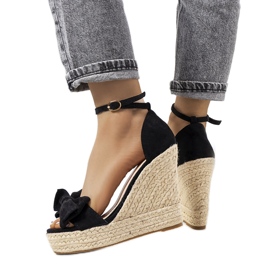 Schwarze Espadrilles auf dem Terrace Wedge