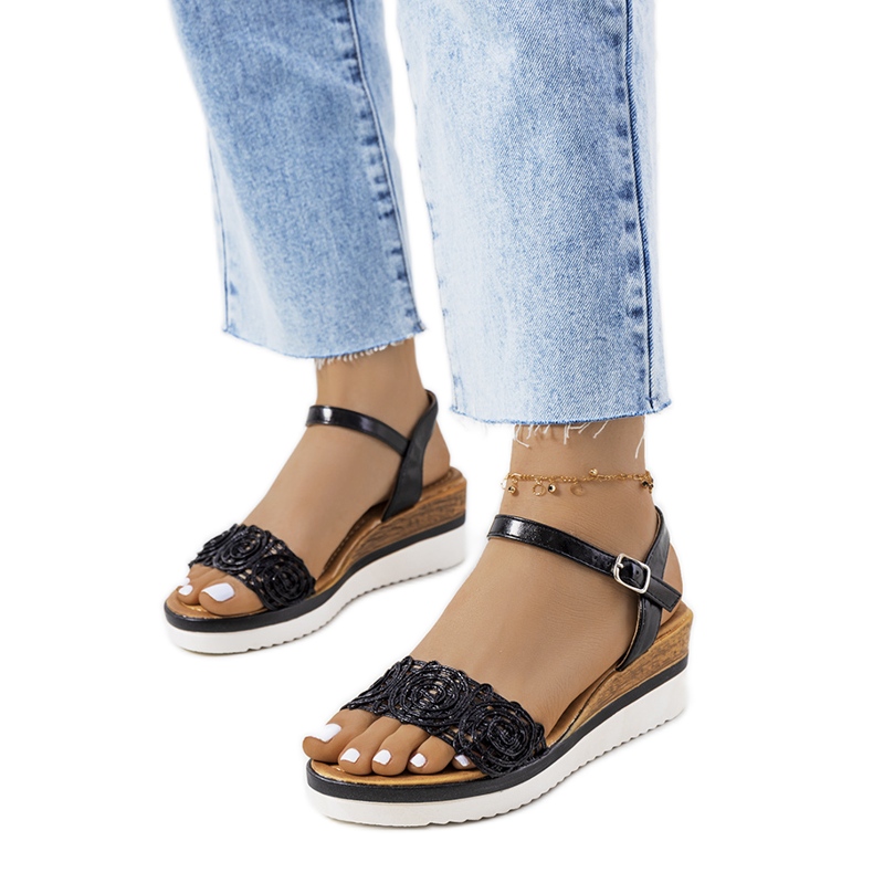 Schwarze Sandalen mit dekorativem Kirk-Riemen