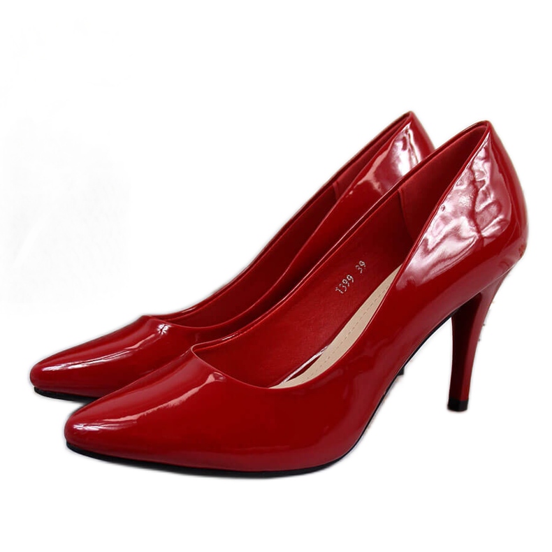 Pumps auf einem rot lackierten Stiletto von Sergio Leone