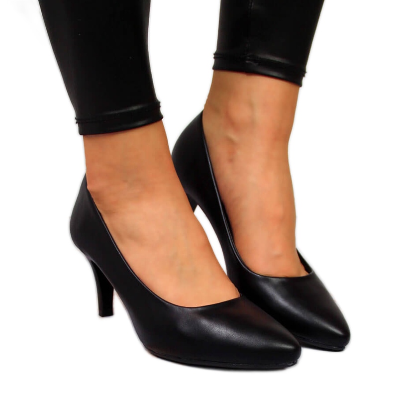Schwarze Pumps von Sergio Leone