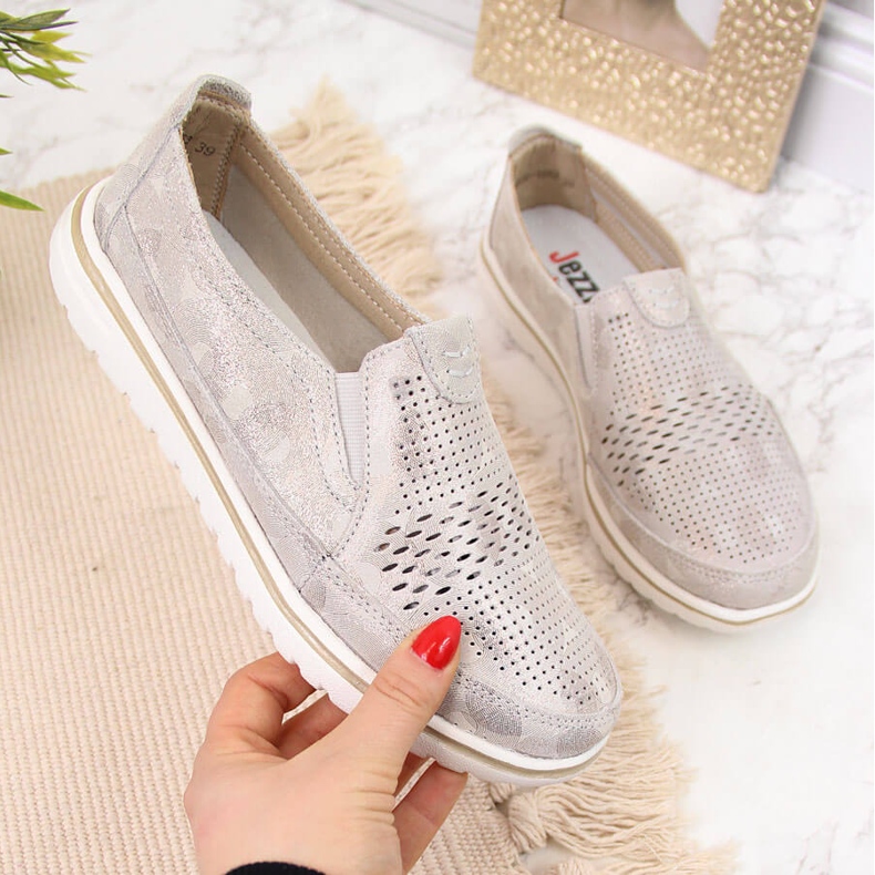 Damenschuhe aus goldfarbenem durchbrochenem Leder Jezzi golden