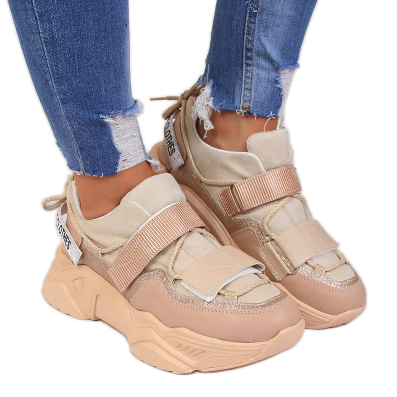 Turnschuhe auf einer dicken Sohle Klettverschluss beige Navy Dot