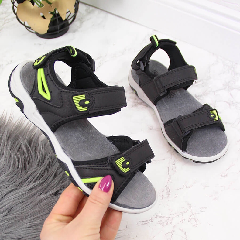 Sportliche Kindersandalen mit Klettverschluss schwarz NEWS
