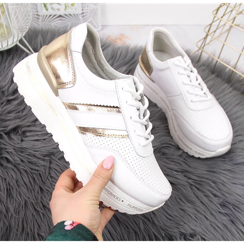 Damenschuhe aus Leder auf der weißen Filippo-Plattform