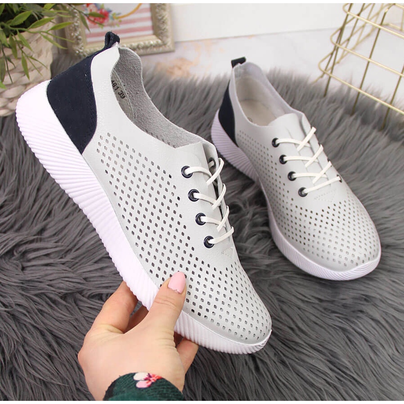 Artiker Schuhe aus durchbrochenem Leder in Grau für Damen