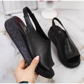 Schwarze Damensandalen auf der Navy Dot-Plattform