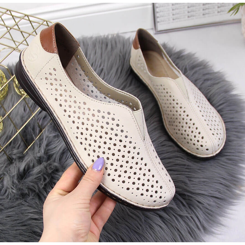 Damen beige durchbrochene Lederschuhe Rieker 48457