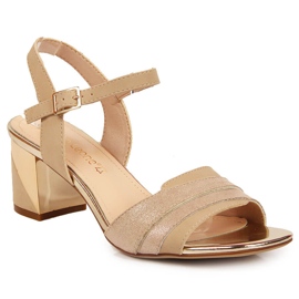 Damensandalen am goldenen Pfosten von Sergio Leone