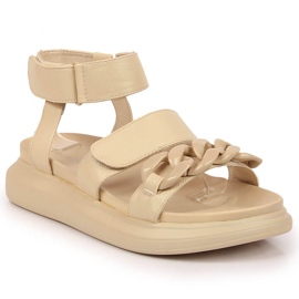 Sandalen auf der Plattform mit einer Kette beige Laura La.Fi