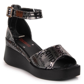 Damen-Ledersandale mit metallischem Artiker-Keilabsatz silber- grau