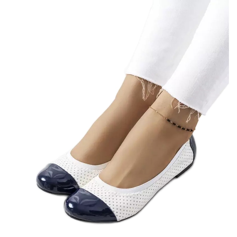 Weiße durchbrochene Ballerinas von Rinne navy blau