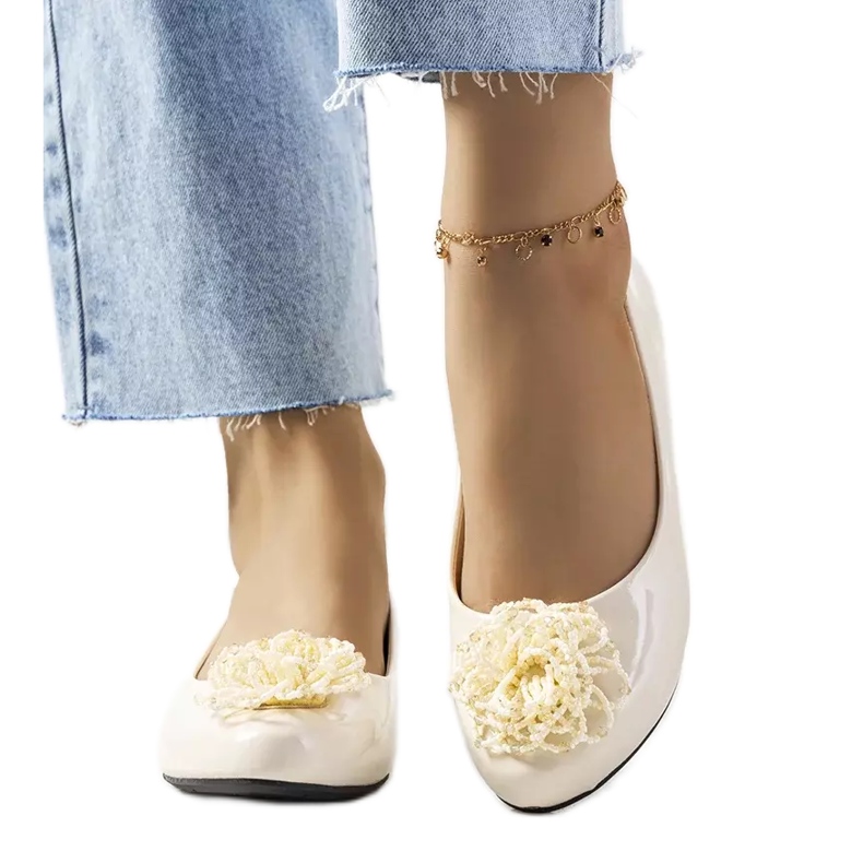 Beige lackierte Ballerinas von Parnela