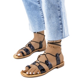 Albertis schwarz lackierte Sandalen