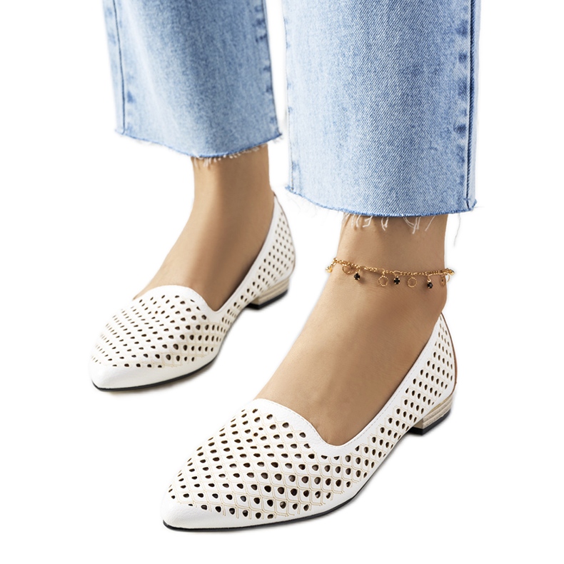 Cremefarbene durchbrochene Ballerinas von Jarrett ecru