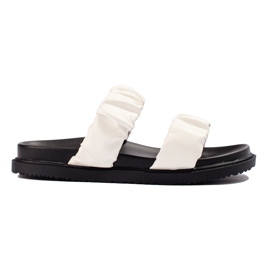 J. Star Weiße Hausschuhe mit Streifen