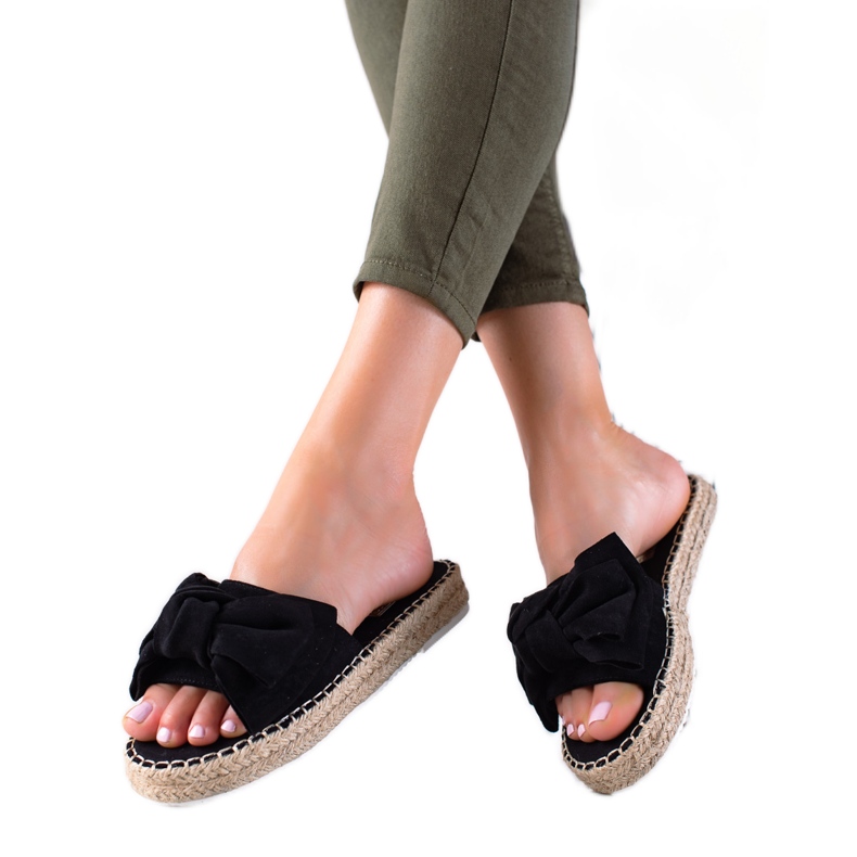 TRENDI Hausschuhe auf einer Strohplattform schwarz