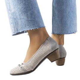 Graue durchbrochene Pumps von Hernandez