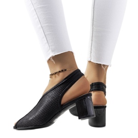 Durchbrochene Sandalen von Black Rush schwarz