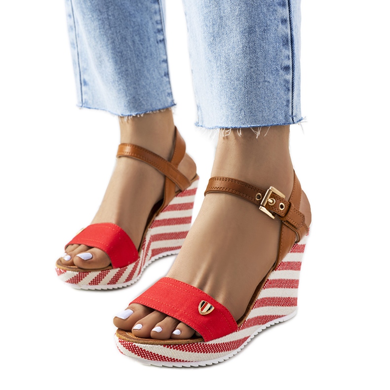 Rote Espadrilles auf dem Storey Wedge braun