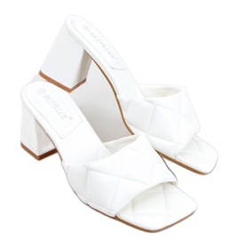 Pantoffeln mit breitem Absatz Helen White weiß