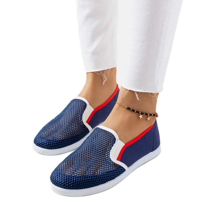 Marineblaue Turnschuhe von Annika