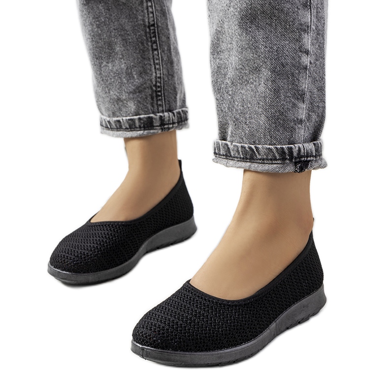 Schwarze Sneakers mit Lochmuster von Ilse