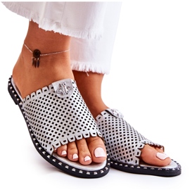 Vinceza Durchbrochene Damenpantoffeln mit silbernem Frottee-Ornament silber-