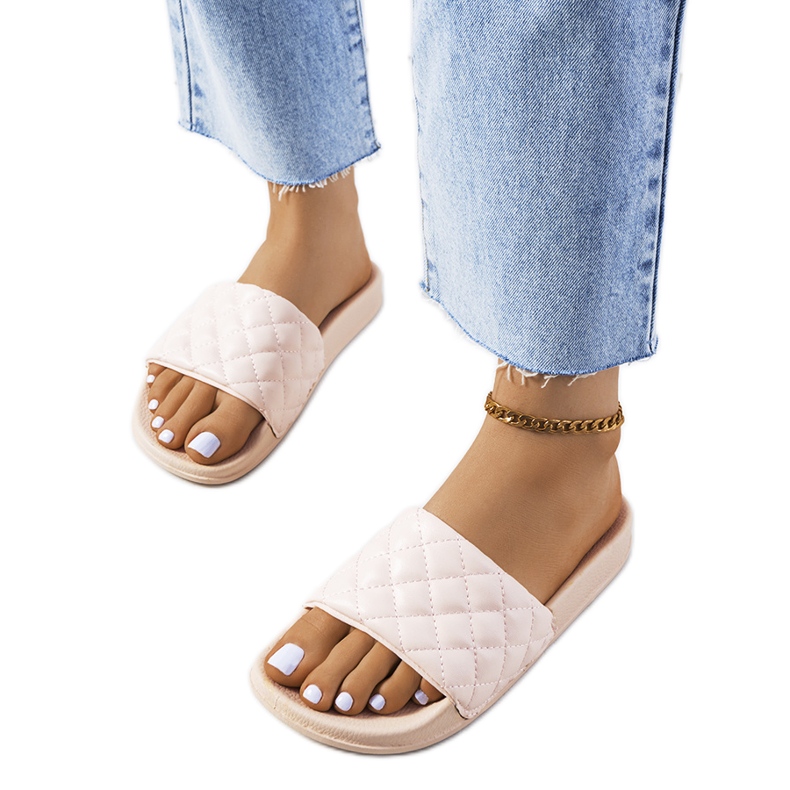 Kates rosa gesteppte Hausschuhe