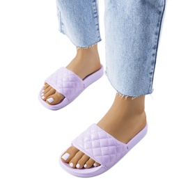 Kates lila Stepppantoffeln