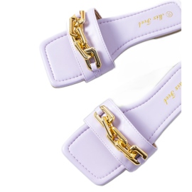 Violette elegante Hausschuhe mit einer Cherell-Kette