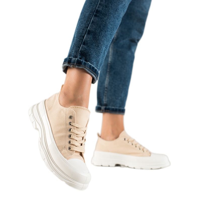 TRENDI Beige Turnschuhe auf der Plattform
