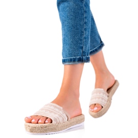 Lucky Shoes Modische Hausschuhe auf der Plattform beige