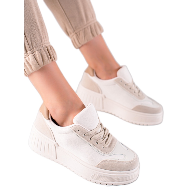 TRENDI Stylische Sneaker auf der Plattform beige