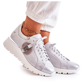 Sportschuhe aus Leder mit Keilabsatz Maciejka 05492-11 Silber