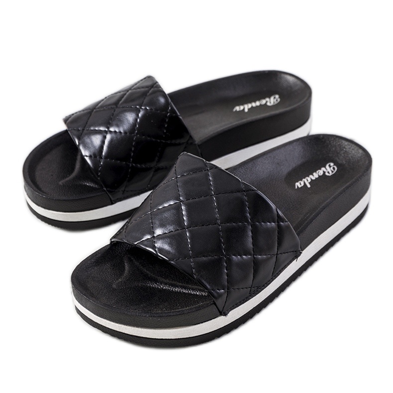 Schwarze, gesteppte Hassell-Hausschuhe