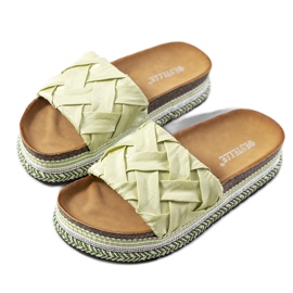 Grüne Flip-Flops auf der Vadna-Korksohle