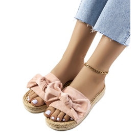 Rosa Hausschuhe mit Madelen-Schleife