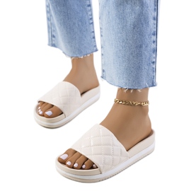 Beige gesteppte Hassell-Hausschuhe