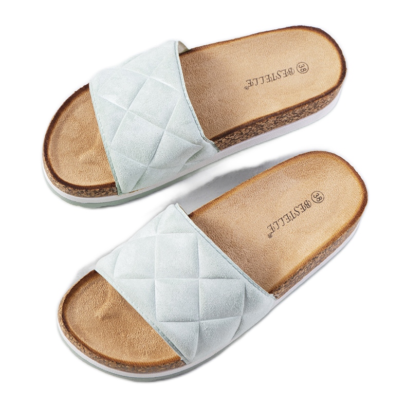 Grüne Sandalen auf der Korksohle von Galts