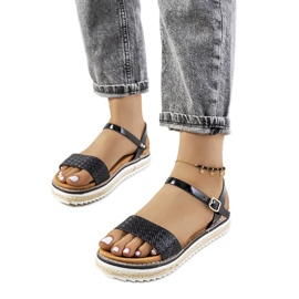 Schwarze Sandalen auf einem verzierten Acton-Plateau