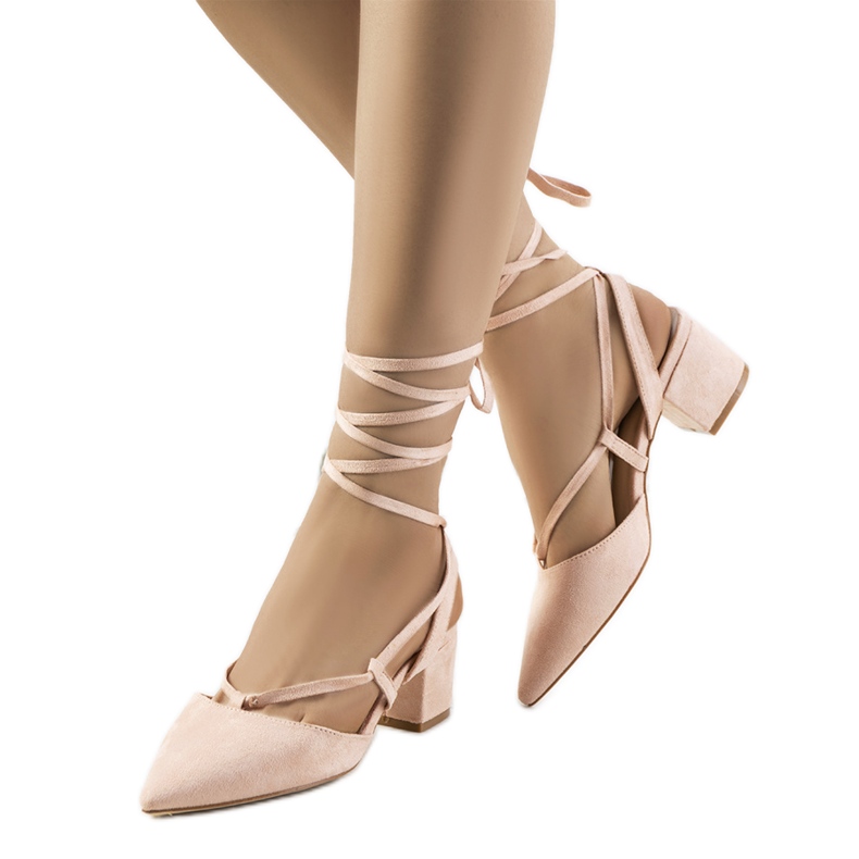 Pinke Schnürpumps am Victoris-Post rosa