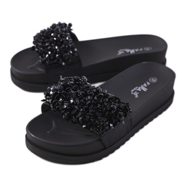 Schwarze Pantoffeln auf der Marthas-Plattform