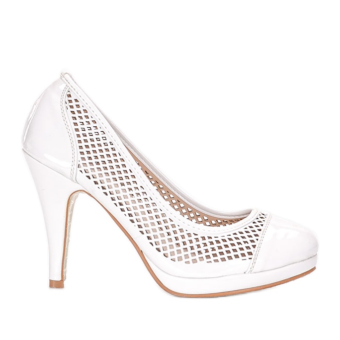 Weiße Pumps auf einem Friar-Absatz