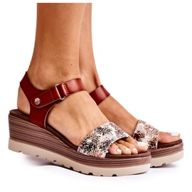 S.Barski Ledersandalen auf einem braunen Josella-Keilabsatz beige