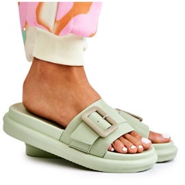 Grüne Damenhausschuhe mit einer Schnalle Devia