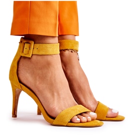 Damensandalen aus Wildleder auf einem hohen Absatz Gelb Marconi