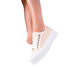 SHELOVET Turnschuhe auf einer breiten Plattform beige