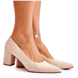 PS1 Klassische Wildlederpumps auf einer Bar Beige Lency