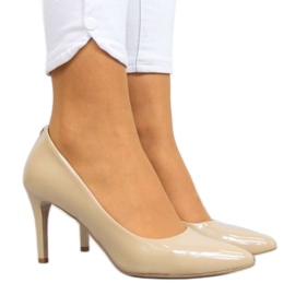 Pumps auf Pfennigabsatz beige lackiert W Juma