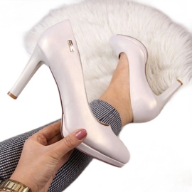 Pumps auf einer Plattform perlbeige W Sergio Leone